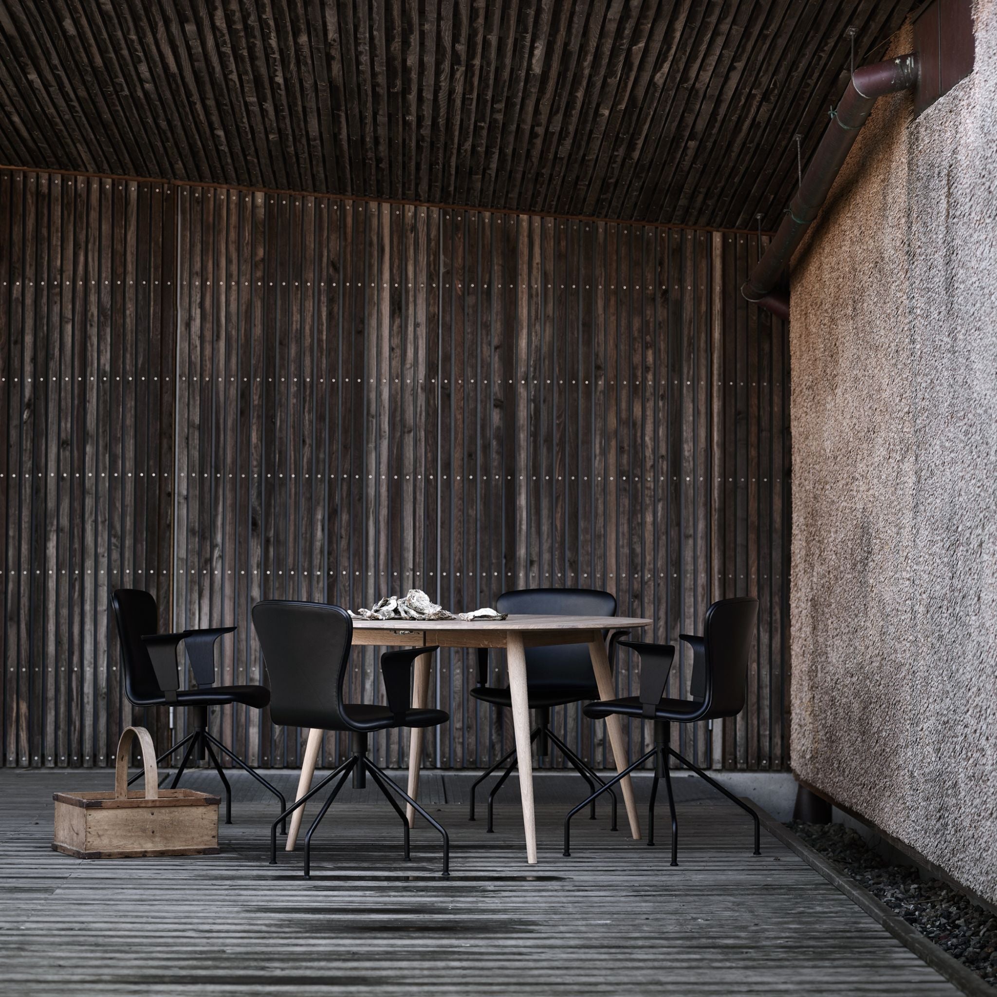 PLAY Chair Swing – Basic Leather in Black PLAY Chair Swing – Basic Leather in Black Bruunmunch